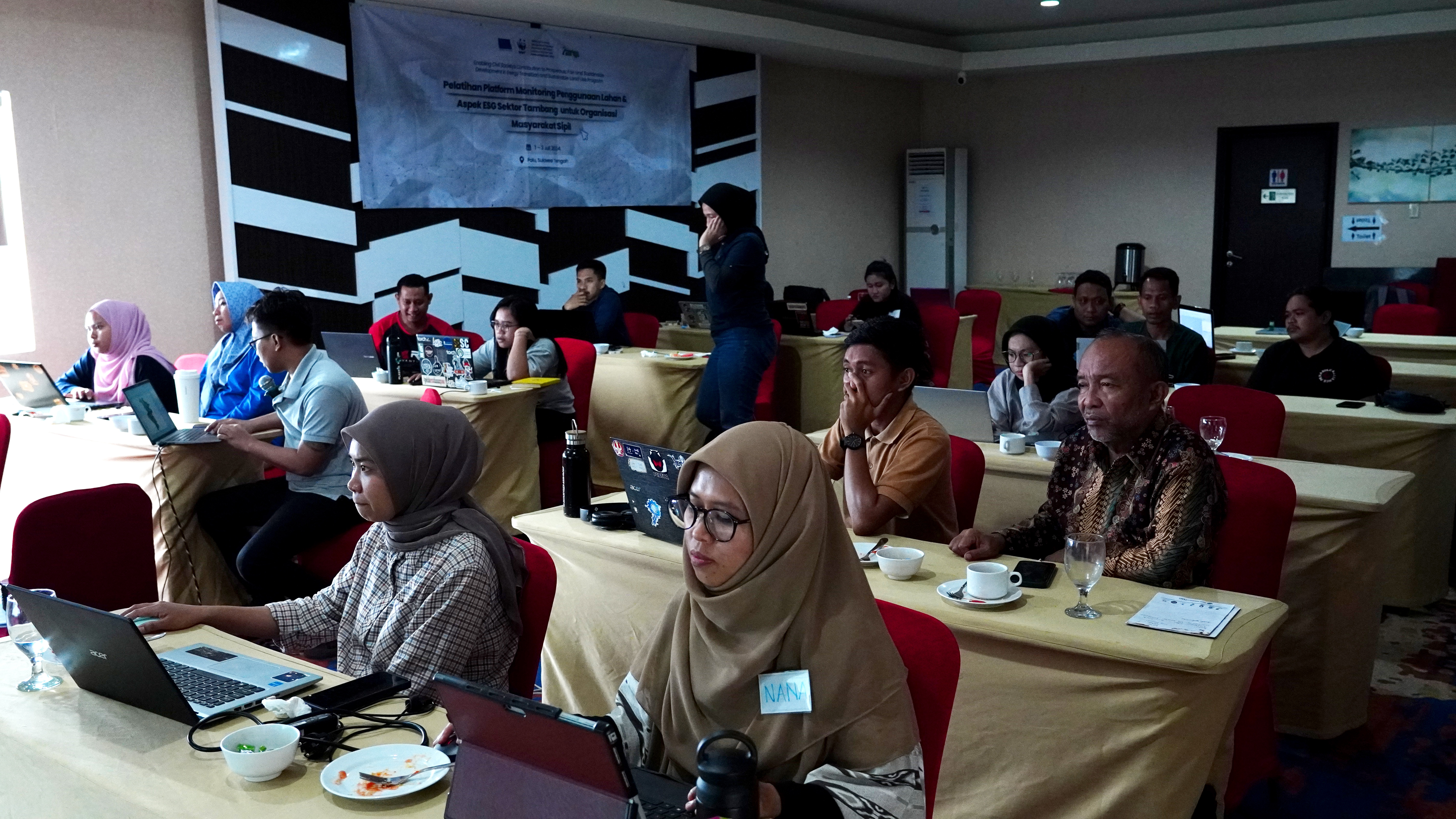 Pelatihan Platform Monitoring Penggunaan Lahan dan Aspek ESG Sektor Pertambangan untuk Organisasi Masyarakat Sipil di Sulawesi Tengah