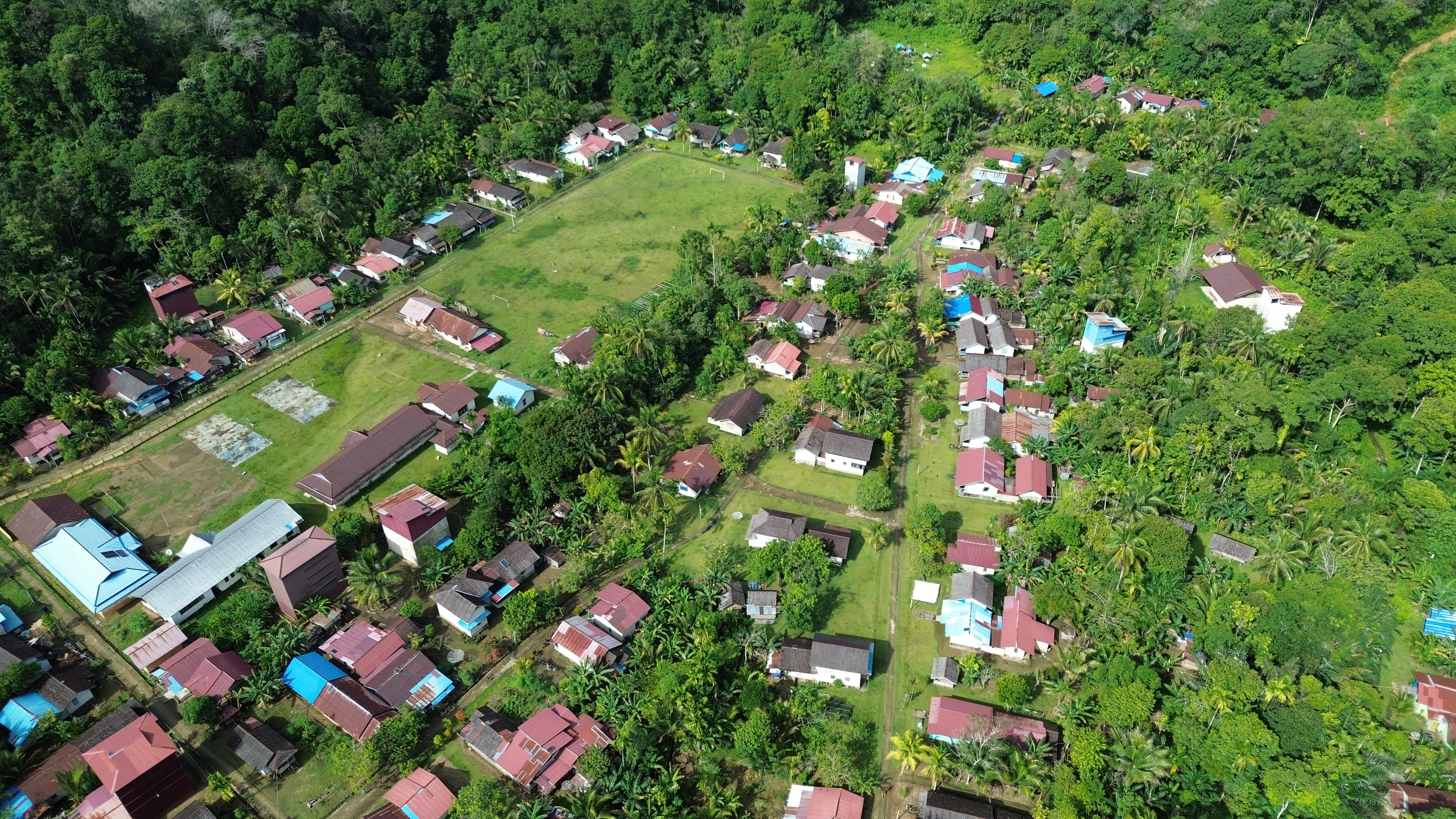 Photo 11. Panoramic view of Penyuguk Village, Melawi Regency, West Kalimantan. (Photo by WWF Indonesia/Munaweroh)/Penyuguk Village from above. Photo by WWF Indonesia/Panda CLICK!/Hilarius Nikodemus Juan)