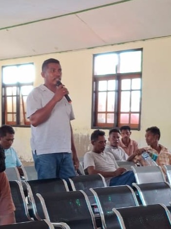 Feedback provided by Mr. Kevin Miru (representative of aquaculture farmers in Luang Barat Village) Photo: ©WWF-Indonesia/ Annisa S. Aulia