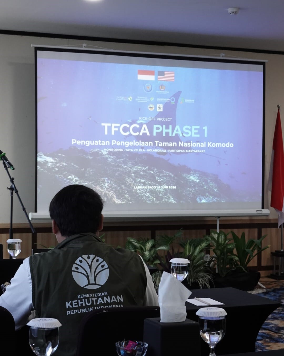 The scene before the start of the TFCCA Phase-1 Kick-off Program at the Zasgo Hotel Ballroom in Labuan Bajo, East Nusa Tenggara. ©Tuah Sanjaya Ketaren/WWF-Indonesia