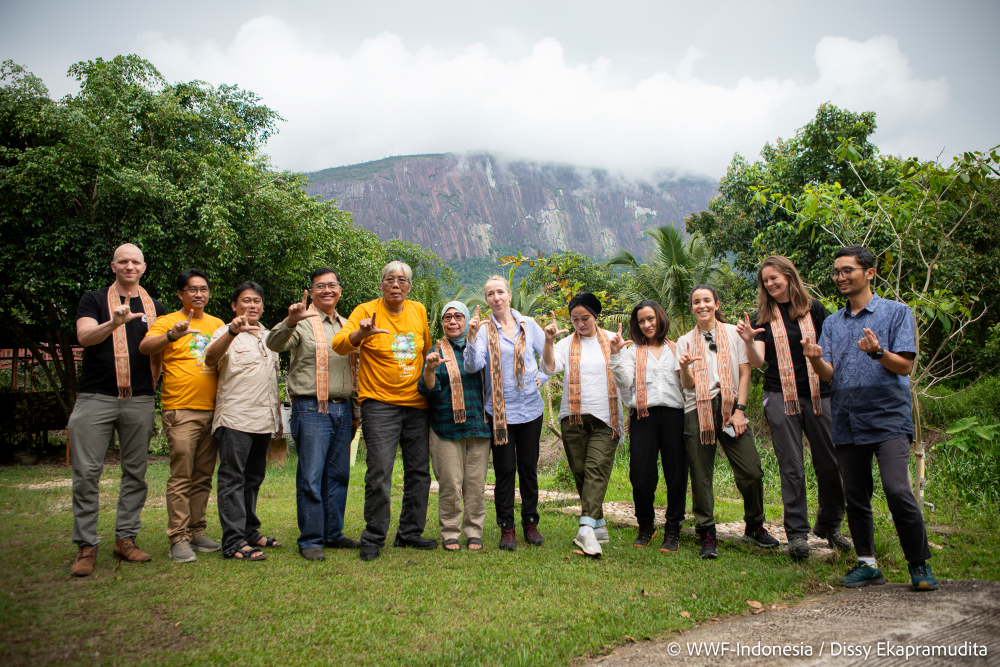Representatives of WWF-Indonesia and HSBC Global