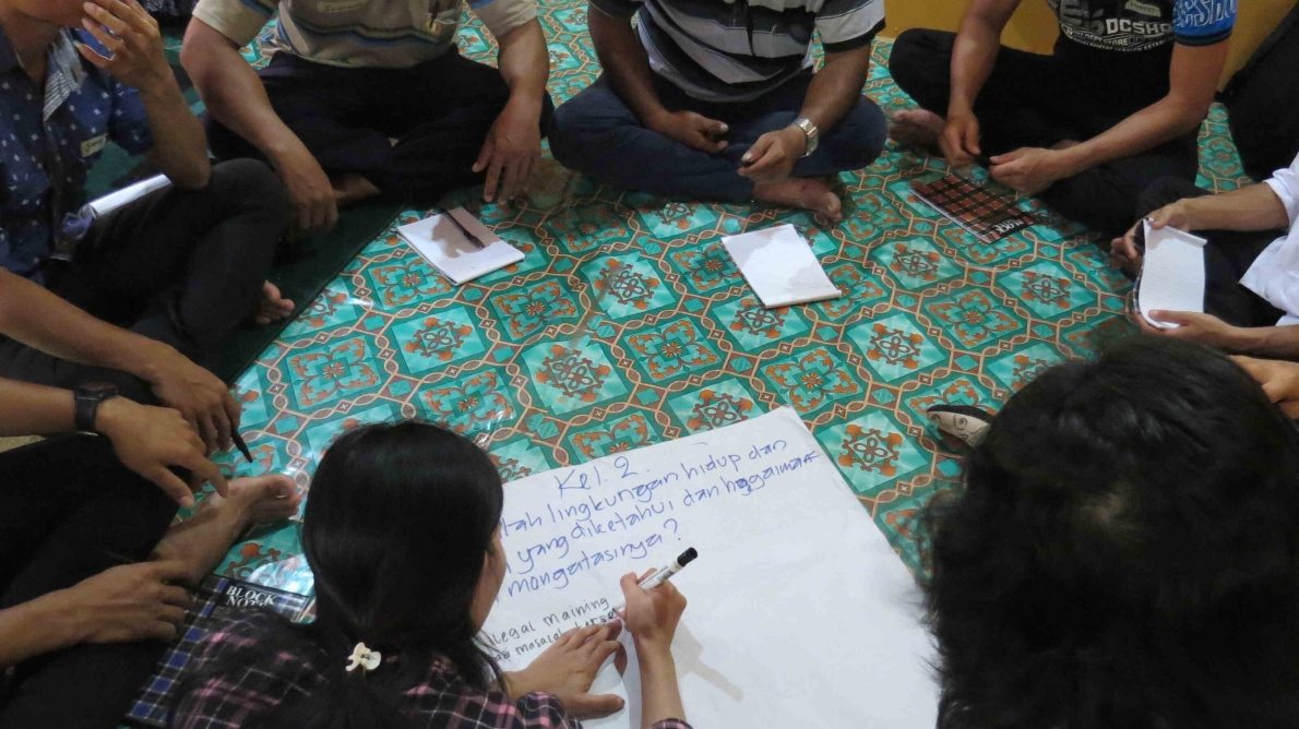 PARA GURU SEDANG BELAJAR BERSAMA