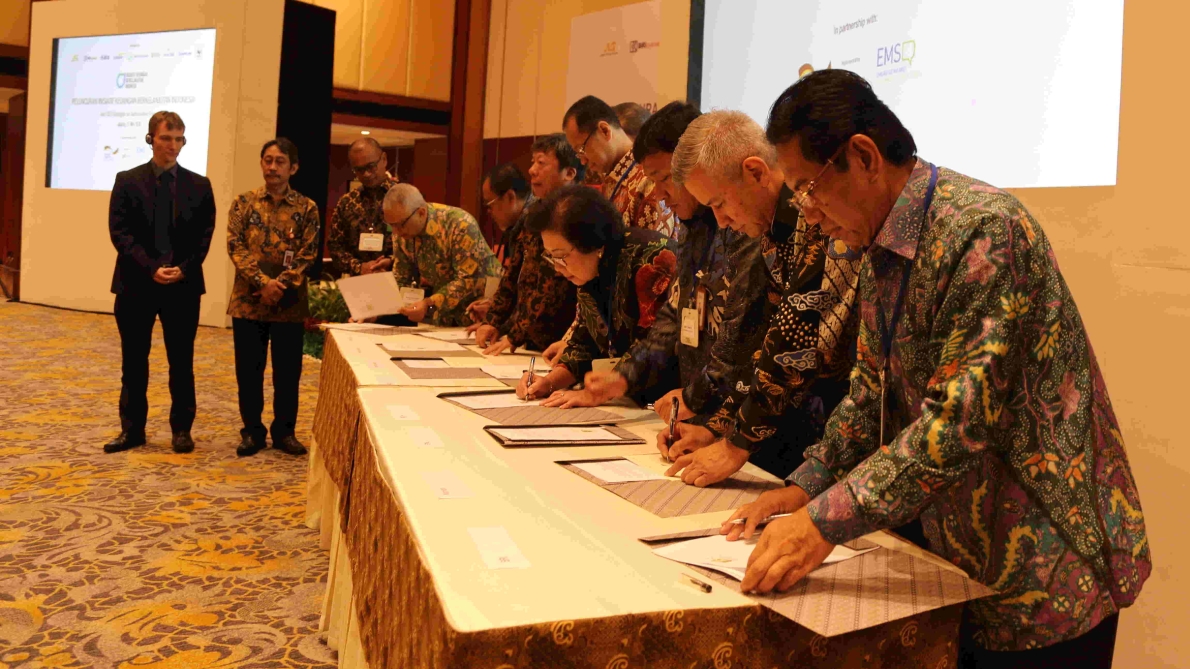 13 MAJOR BANKS SUPPORT SUSTAINABLE FINANCE
