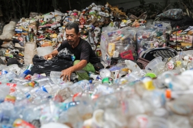 Penyortiran sampah plastik